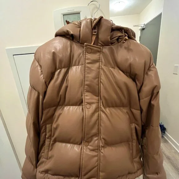 Aritzia Vegan Leather Super Puff Shorty - Picture 3 of 3